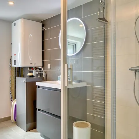 2 Bedroom Gorgeous In *