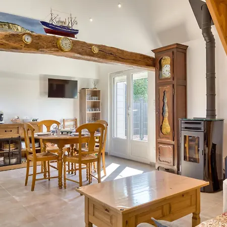 2 Bedroom Gorgeous In Casa vacanze